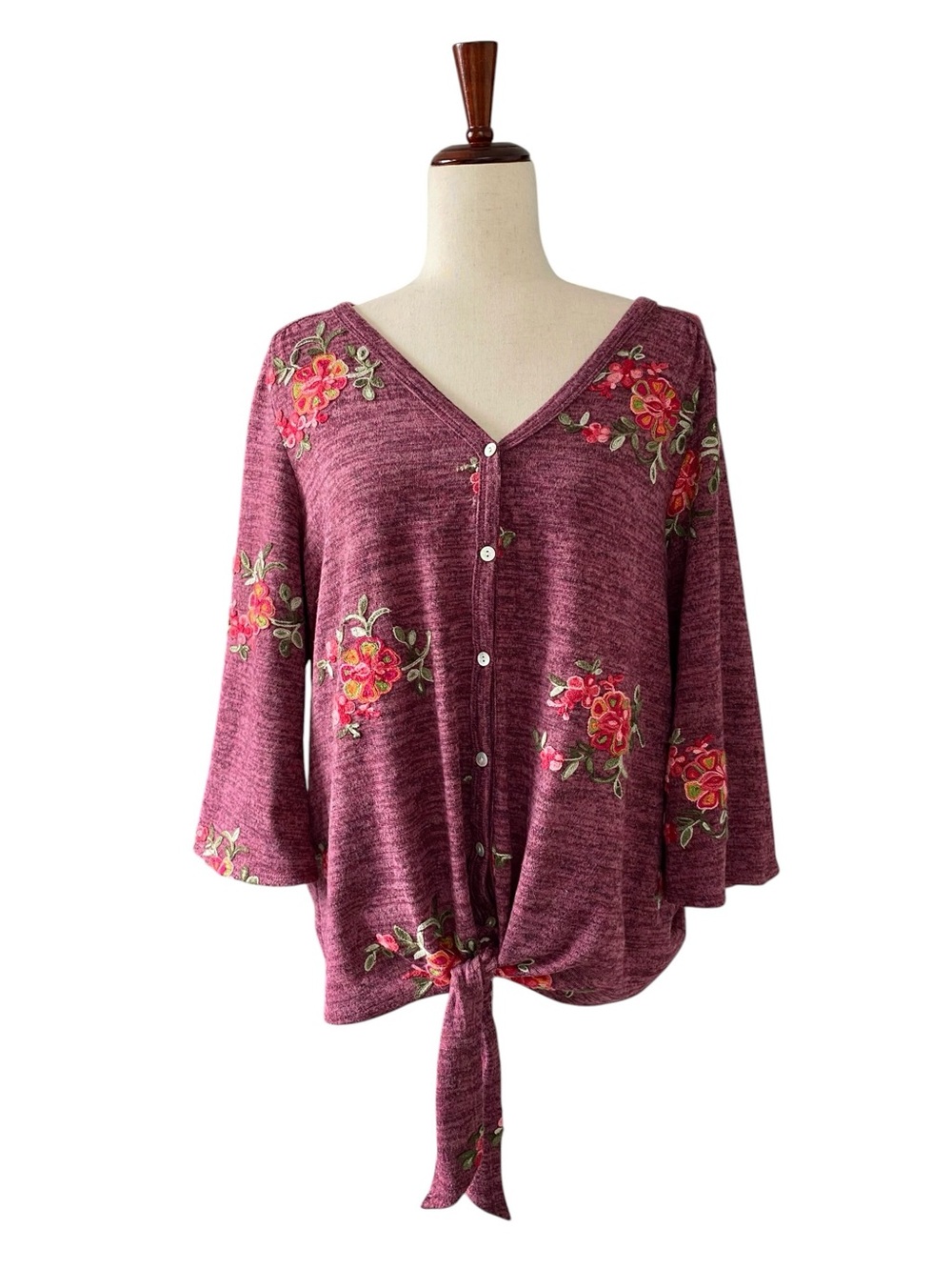 Fig & Flower Knit Top Womens 1X Floral Embroidered Tie Front V-Neck 3/4 Sleeve